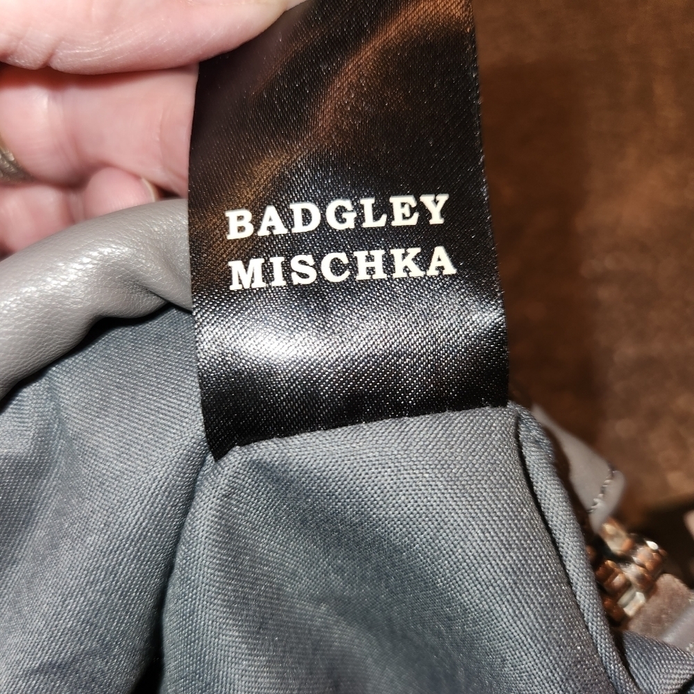 NWT Badgley Mischka Gray Wrapped Frame Clutch With Chain Strap Spring Closure - Picture 7 of 14